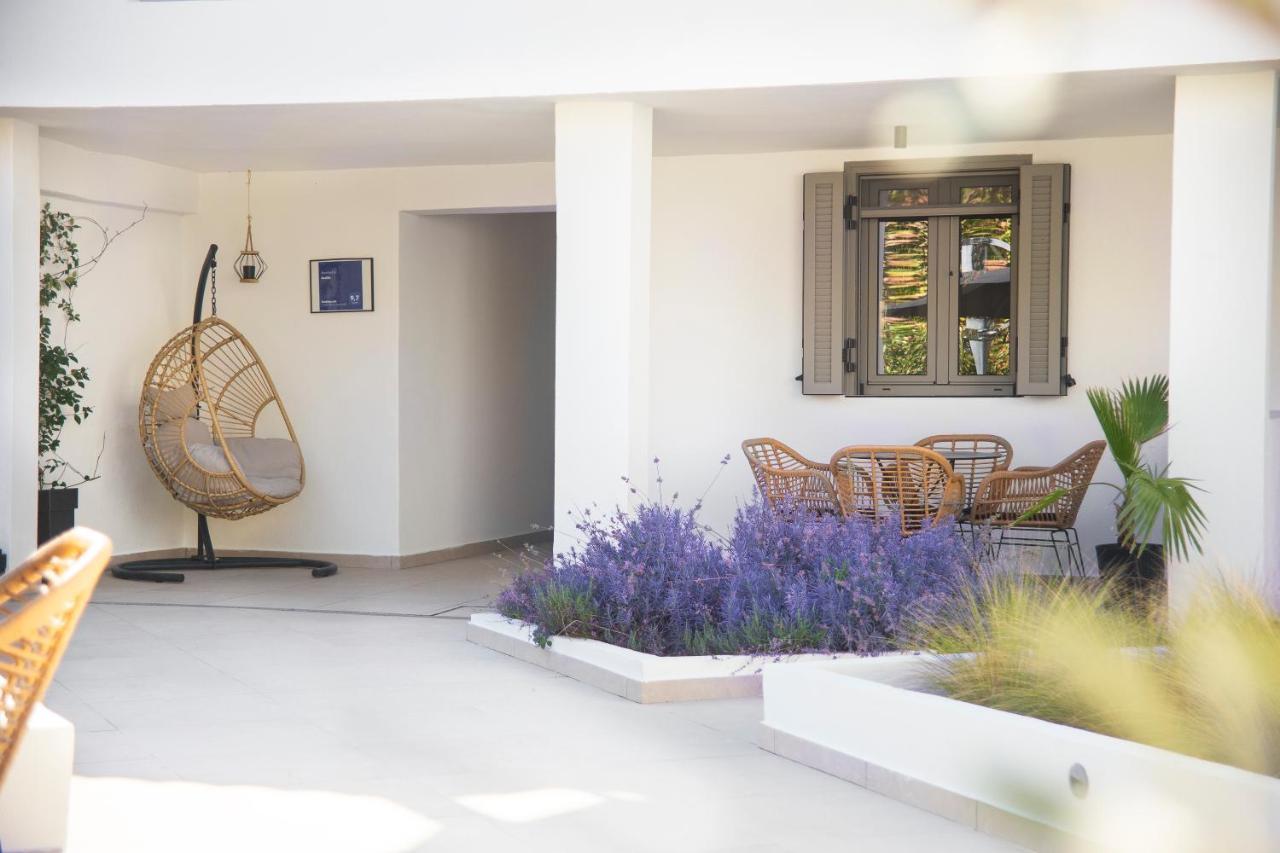 Araliki Suites โปไลโครโน ห้อง รูปภาพ